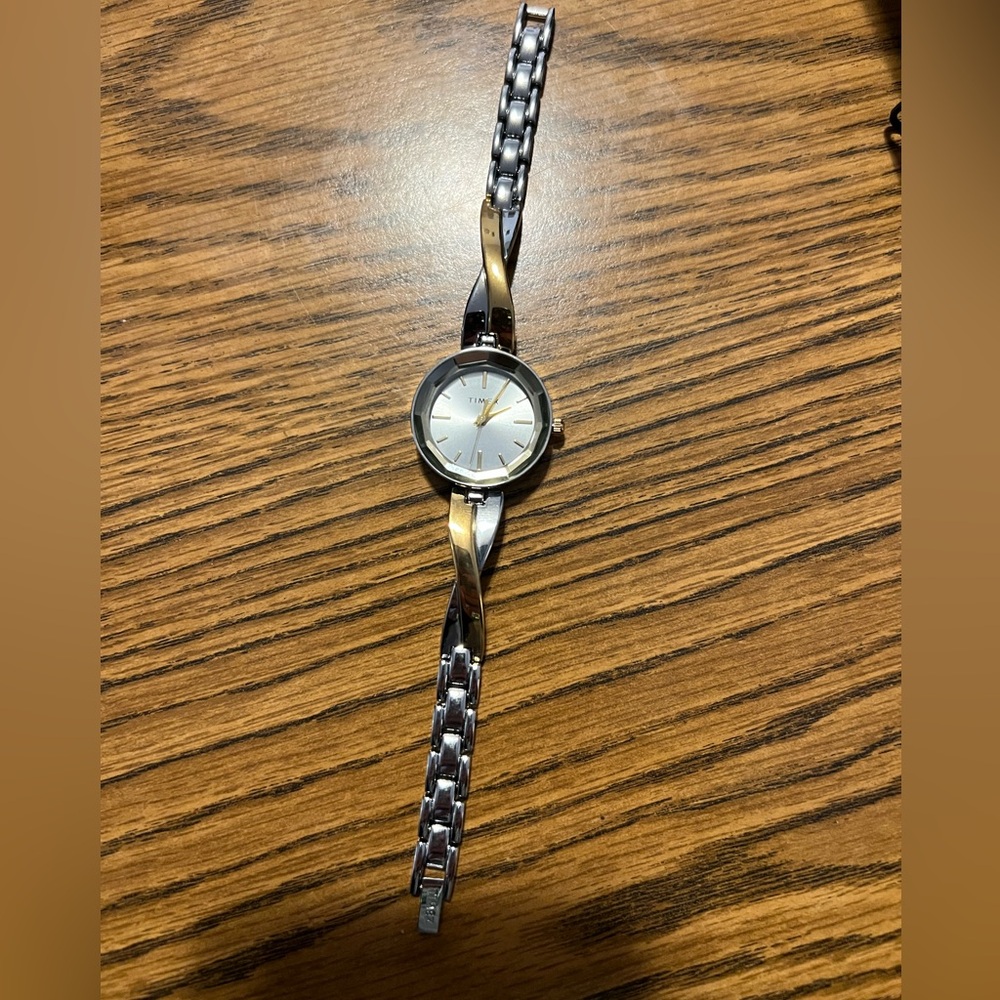 NIB Timex Gold and Silver Ladies Classic Watch ⌚️ - Picture 3 of 5